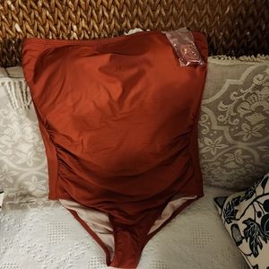 Women's XL burnt orange one piece strapless swimsuit, with attached straps